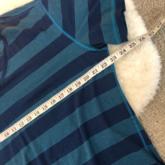 Men’s Lululemon V Neck Striped Tee - Picture 3 of 7